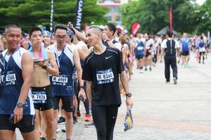 BIB: 8368, 8360, 6989, 7426
                            <button type="button" onclick="openModal(4725712)" class="btn btn-primary btn-sm float-right btn-popup" data-toggle="modal" data-target=".modal-high-quality">
                        <i class="fas fa-shopping-cart"></i> Add to Cart
                    </button>
                                            <button type="button" onclick="isThisMe(4725712, true)" class="btn btn-success btn-sm float-right btn-popup btn-isme hidden" data-toggle="tooltip" data-placement="bottom" title="นี่คือรูปของคุณใช่ไหม คลิกที่นี่เพื่อเอาเข้าอัลบั้ม">
                        <i class="fas fa-plus"></i> Add to album
                    </button>
                    <button type="button" onclick="isThisMe(4725712, false)" class="btn btn-warning btn-sm float-right btn-popup btn-isnotme hidden">
                        <i class="fas fa-ban"></i> Remove from album
                    </button>